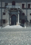 Palazzo Prosperi Sacrati: il portale.